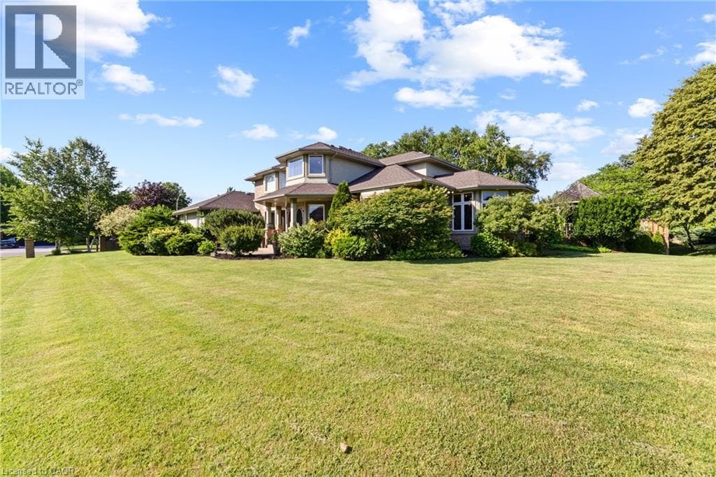 Single Family at 7775 ST. AUGUSTINE Crescent, Niagara Falls, Ontario - Photo 3 - RE/MAX Garden City Realty