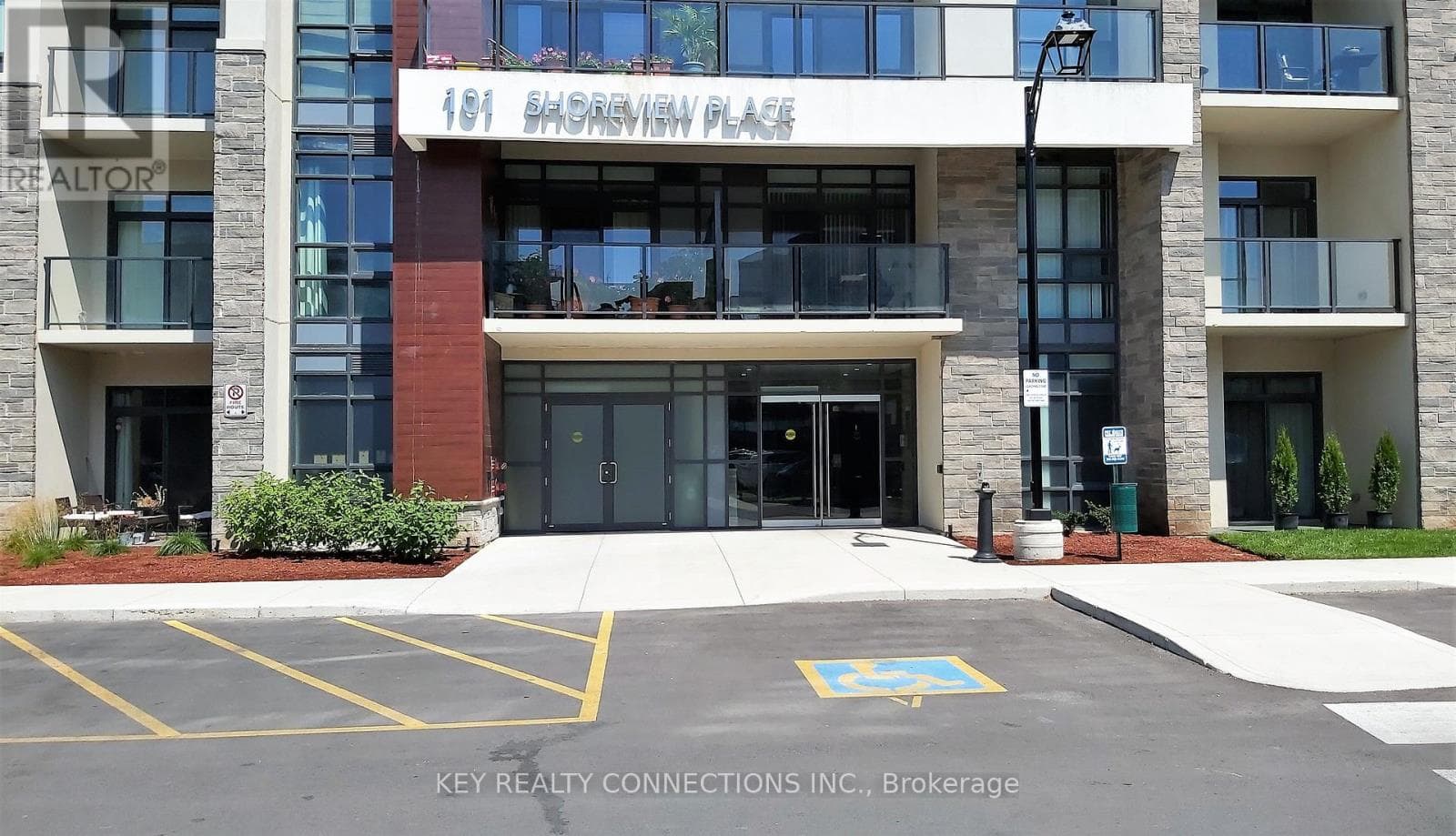 225- 101 Shoreview Place