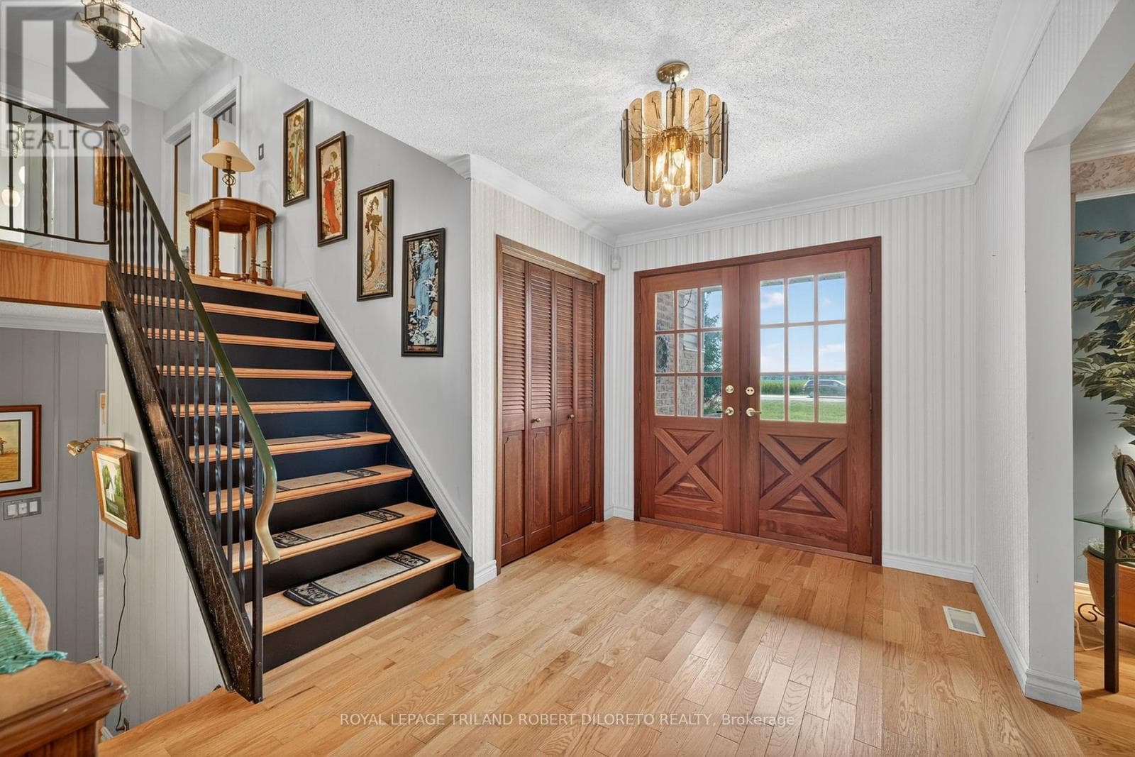 Single Family at 6186 EGREMONT Drive, Middlesex Centre, Ontario - Photo 10 - RE/MAX Garden City Realty