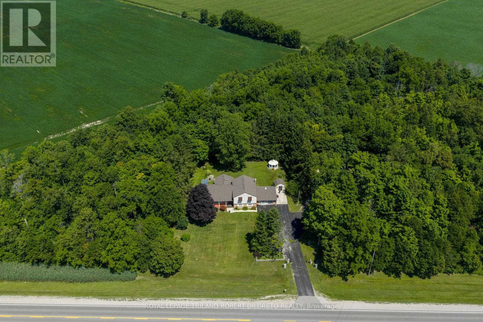 Single Family at 6186 EGREMONT Drive, Middlesex Centre, Ontario - Photo 3 - RE/MAX Garden City Realty