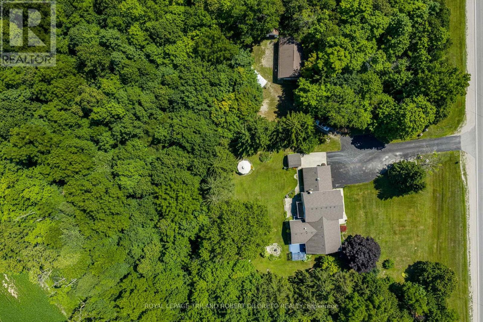 Single Family at 6186 EGREMONT Drive, Middlesex Centre, Ontario - Photo 4 - RE/MAX Garden City Realty
