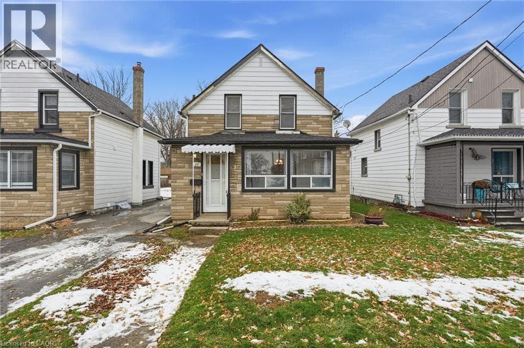 Single Family at 20 YORK Street, Welland, Ontario - Photo 2 - RE/MAX Garden City Realty