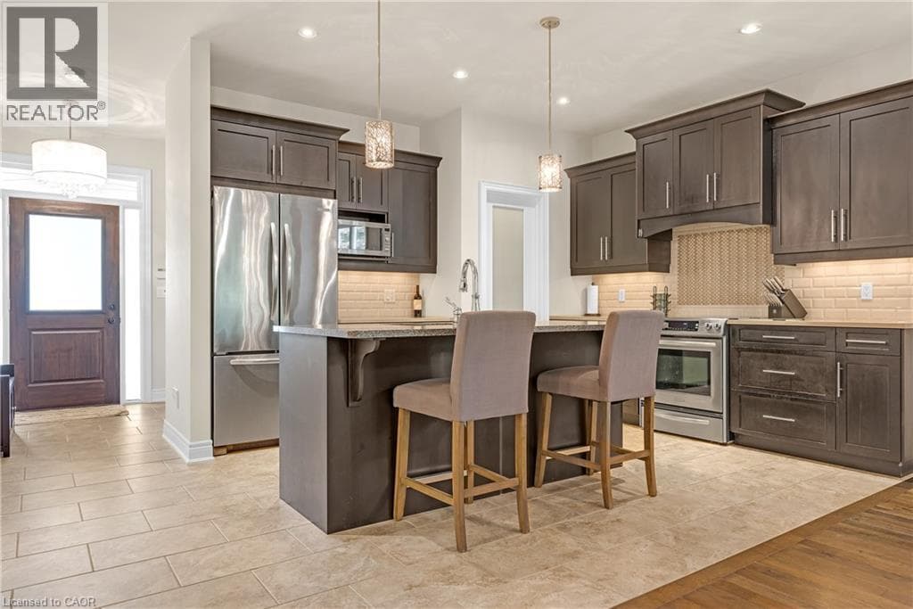 Single Family at 22 CREEKSIDE Drive, Niagara-on-the-Lake, Ontario - Photo 5 - RE/MAX Garden City Realty