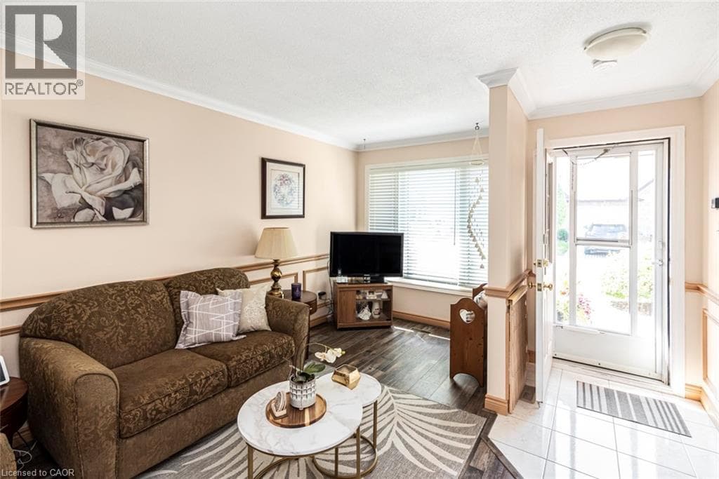 Single Family at 36- 10 WENTWORTH Drive, Grimsby, Ontario - Photo 6 - RE/MAX Garden City Realty