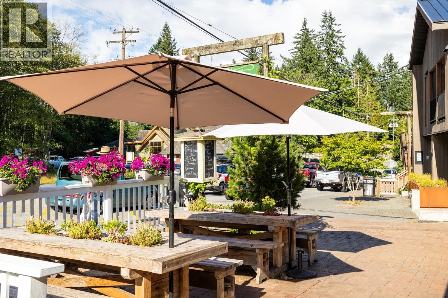 Business at 443 BOWEN ISLAND TRUNK Road, Bowen Island, British Columbia - Photo 4 - RE/MAX Garden City Realty