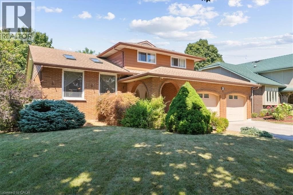 Single Family at 93 WESTGATE PARK Drive, St. Catharines, Ontario - Photo 2 - RE/MAX Garden City Realty
