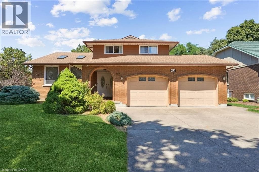 Single Family at 93 WESTGATE PARK Drive, St. Catharines, Ontario - Photo 4 - RE/MAX Garden City Realty