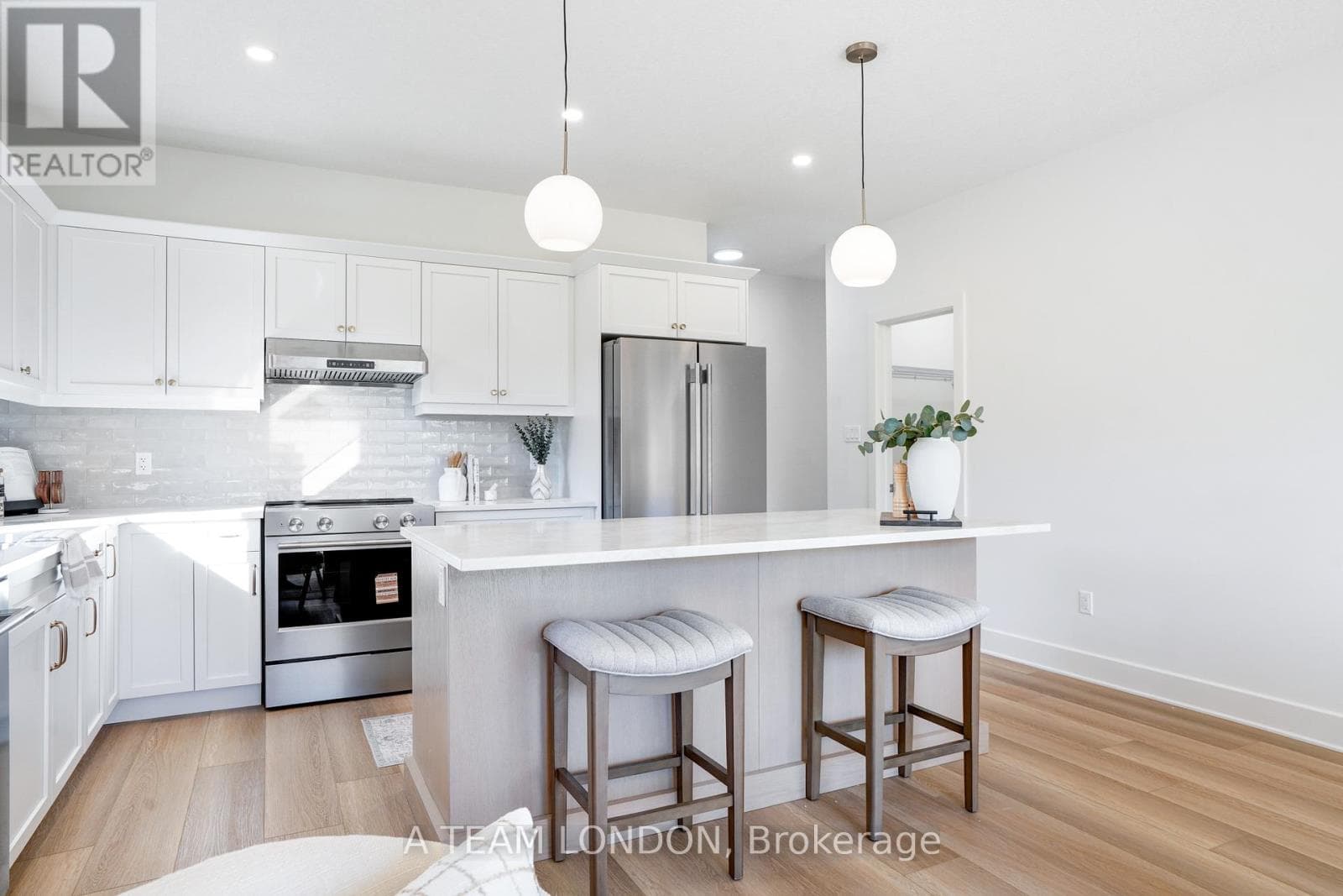 Single Family at 91 The Promenade, Central Elgin (Port Stanley), Ontario - Photo 10 - RE/MAX Garden City Realty