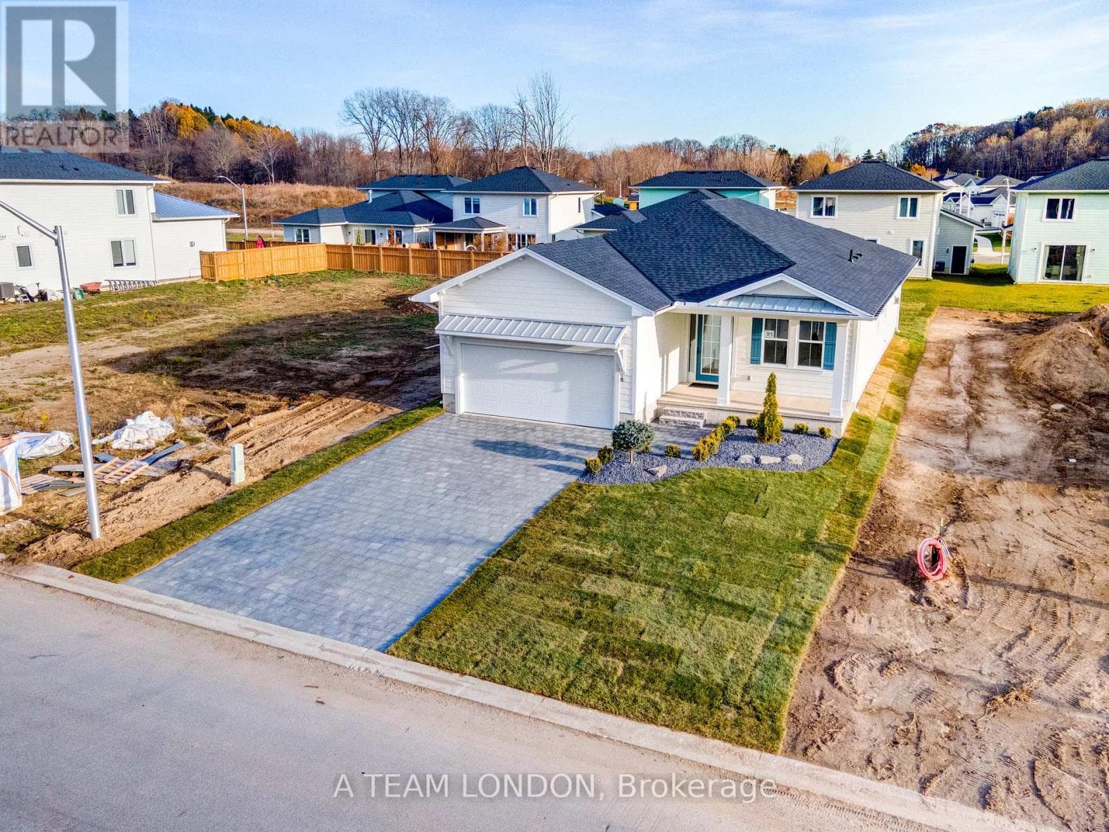Single Family at 91 The Promenade, Central Elgin (Port Stanley), Ontario - Photo 4 - RE/MAX Garden City Realty