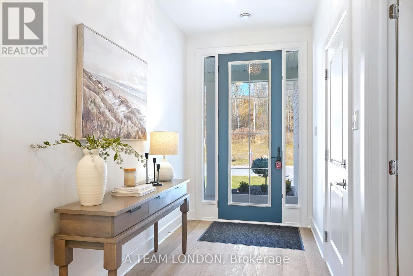 Single Family at 91 The Promenade, Central Elgin (Port Stanley), Ontario - Photo 6 - RE/MAX Garden City Realty