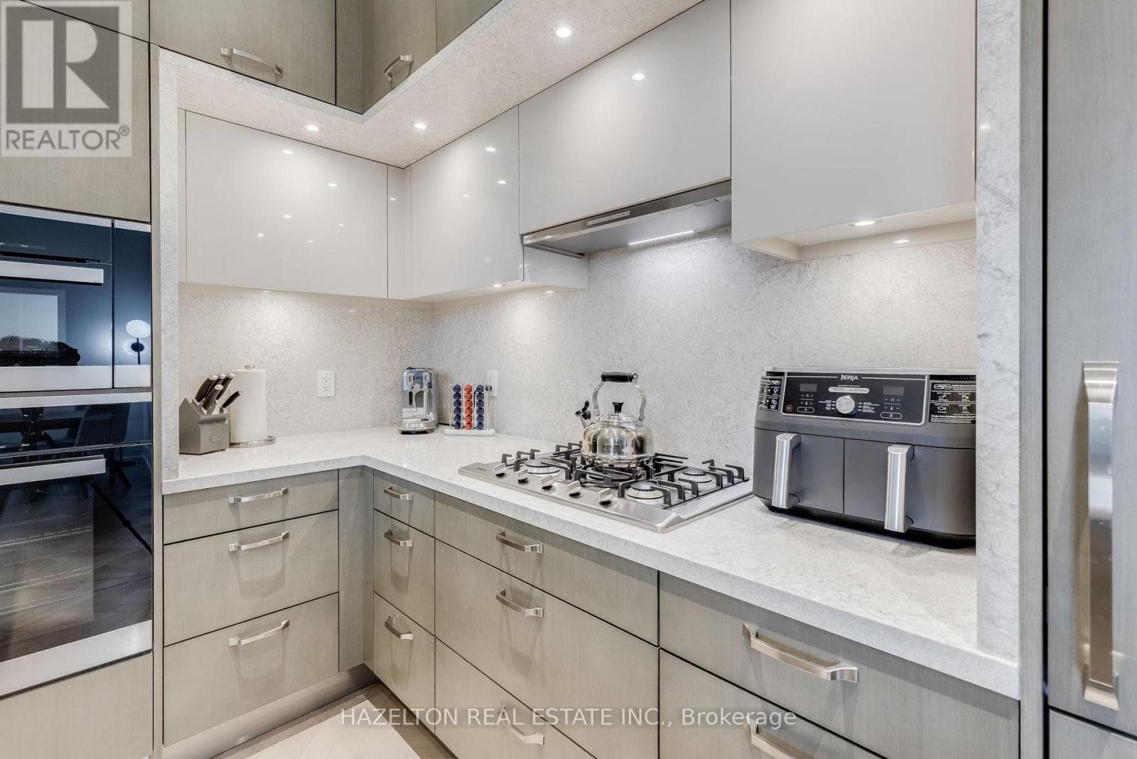 Single Family at 301- 455 Wellington Street, Toronto (Waterfront Communities), Ontario - Photo 10 - RE/MAX Garden City Realty