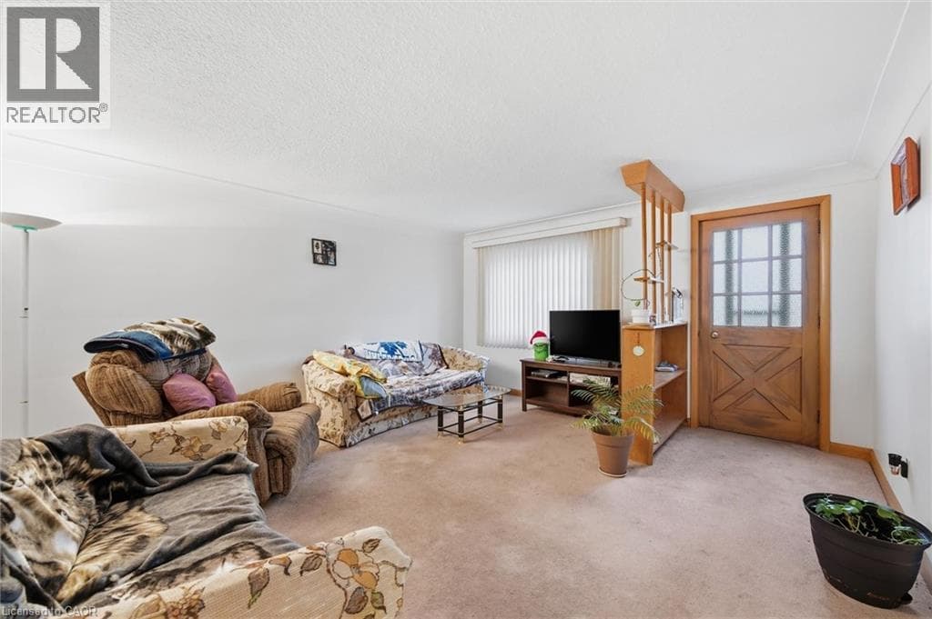 Single Family at 17 QUEEN Street, Thorold, Ontario - Photo 4 - RE/MAX Garden City Realty