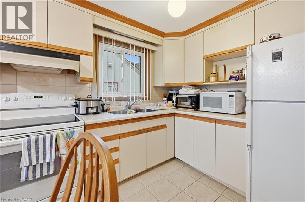 Single Family at 17 QUEEN Street, Thorold, Ontario - Photo 10 - RE/MAX Garden City Realty
