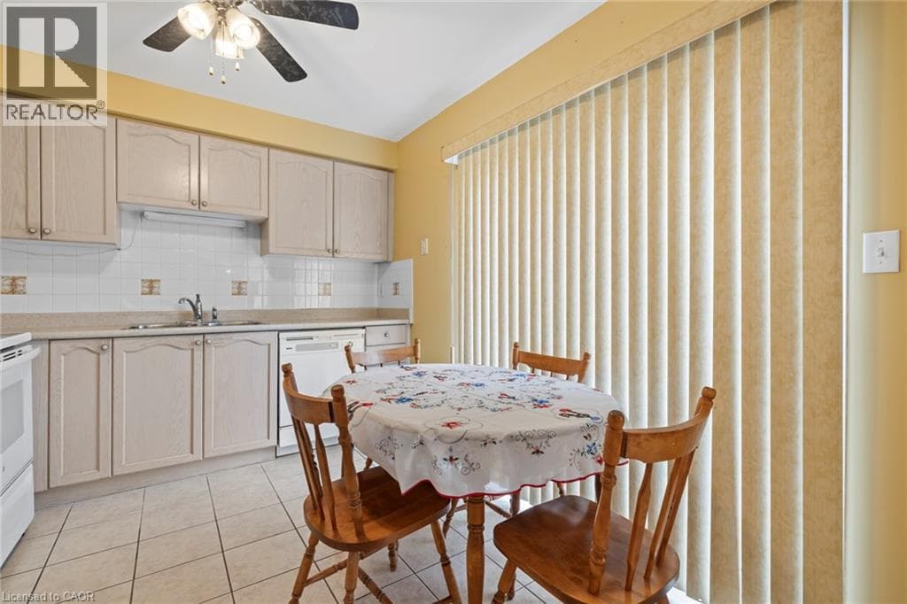 Single Family at 15- 24 KENYON Crescent, Grimsby, Ontario - Photo 10 - RE/MAX Garden City Realty