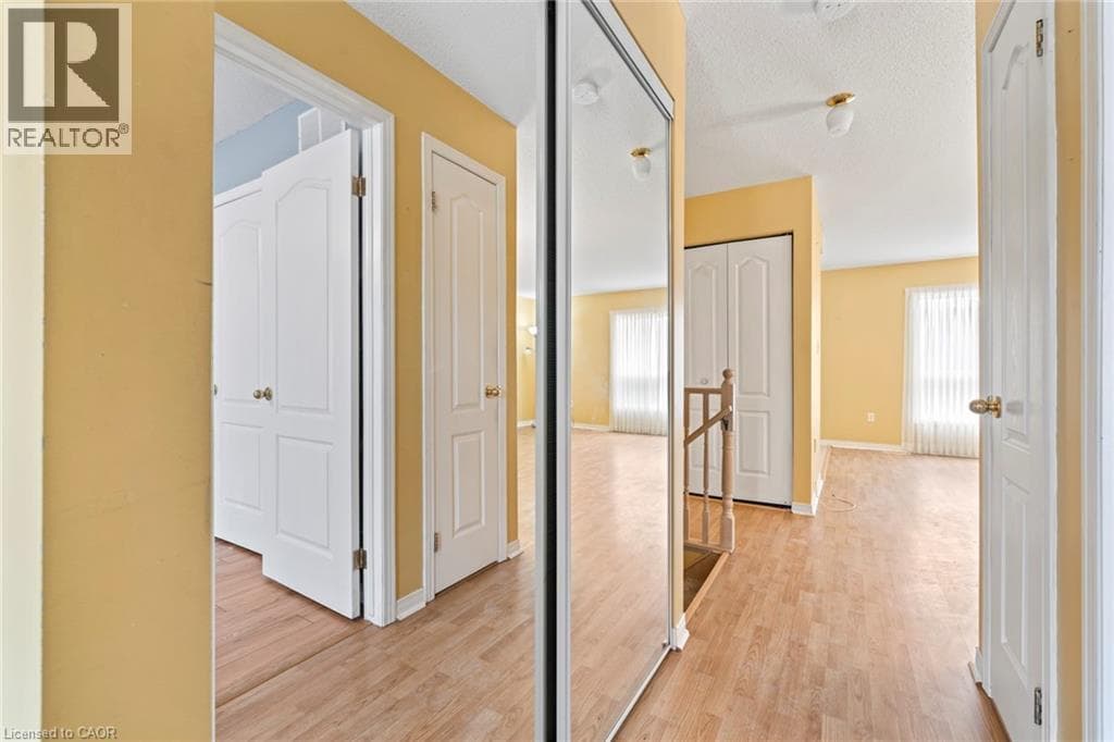 Single Family at 15- 24 KENYON Crescent, Grimsby, Ontario - Photo 4 - RE/MAX Garden City Realty