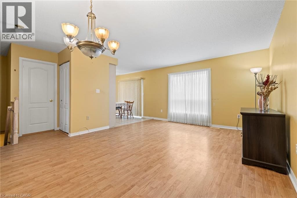 Single Family at 15- 24 KENYON Crescent, Grimsby, Ontario - Photo 6 - RE/MAX Garden City Realty