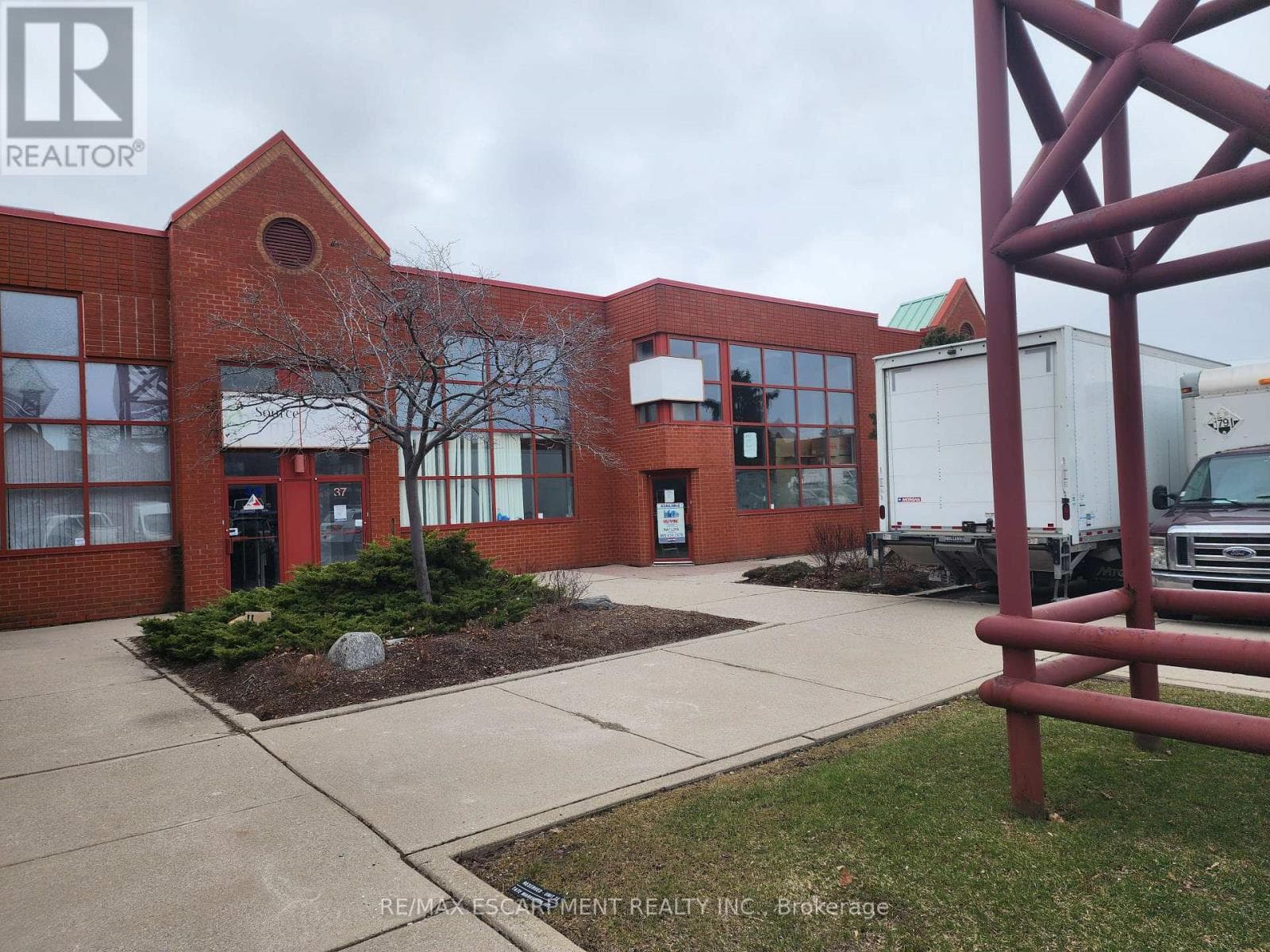38- 5100 South Service Road