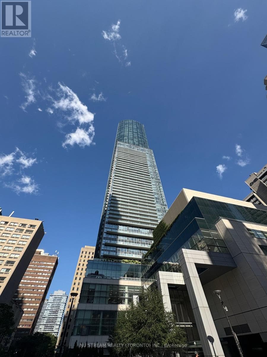 59- 384 Yonge Street