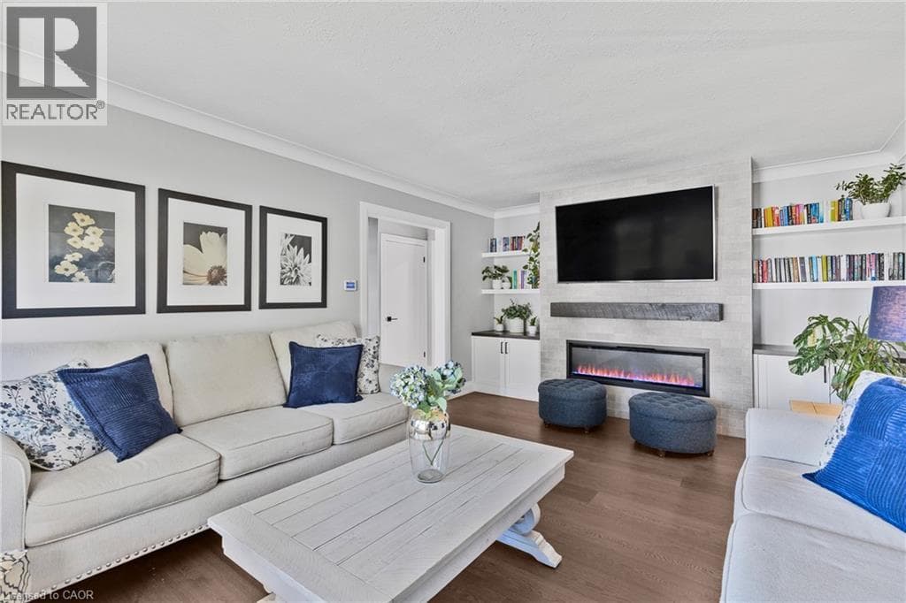 Single Family at 94 DORCHESTER Drive, Grimsby, Ontario - Photo 6 - RE/MAX Garden City Realty