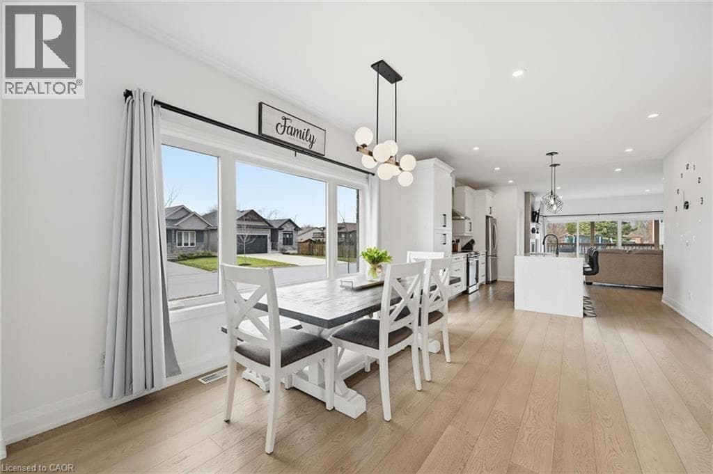 Single Family at 4 HARVARD Court, Welland, Ontario - Photo 6 - RE/MAX Garden City Realty
