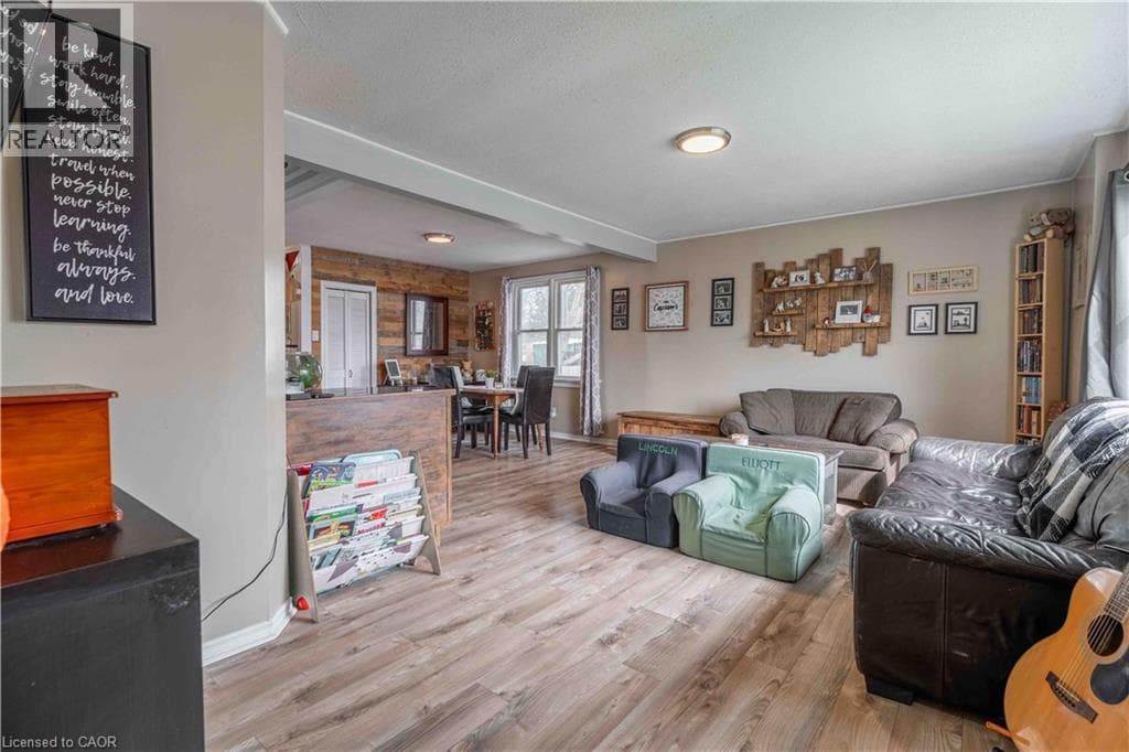 Single Family at 316 DUFFERIN Street, Fort Erie, Ontario - Photo 7 - RE/MAX Garden City Realty