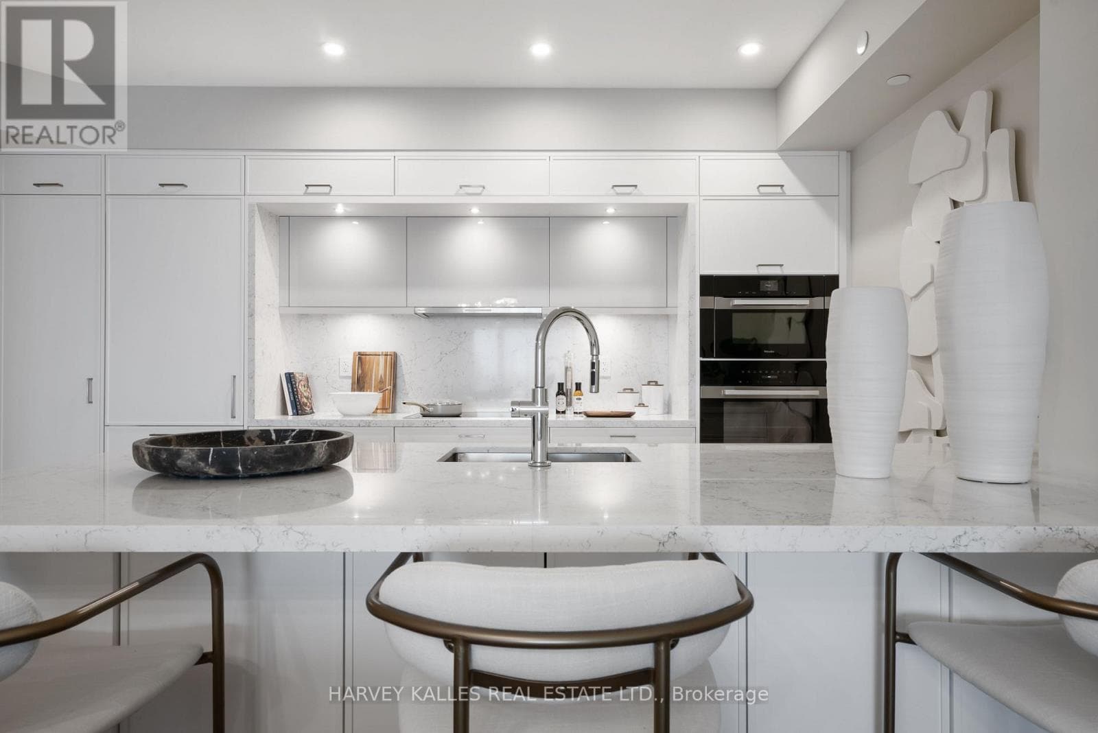Single Family at 306- 155 Merchants' Wharf, Toronto (Waterfront Communities), Ontario - Photo 3 - RE/MAX Garden City Realty