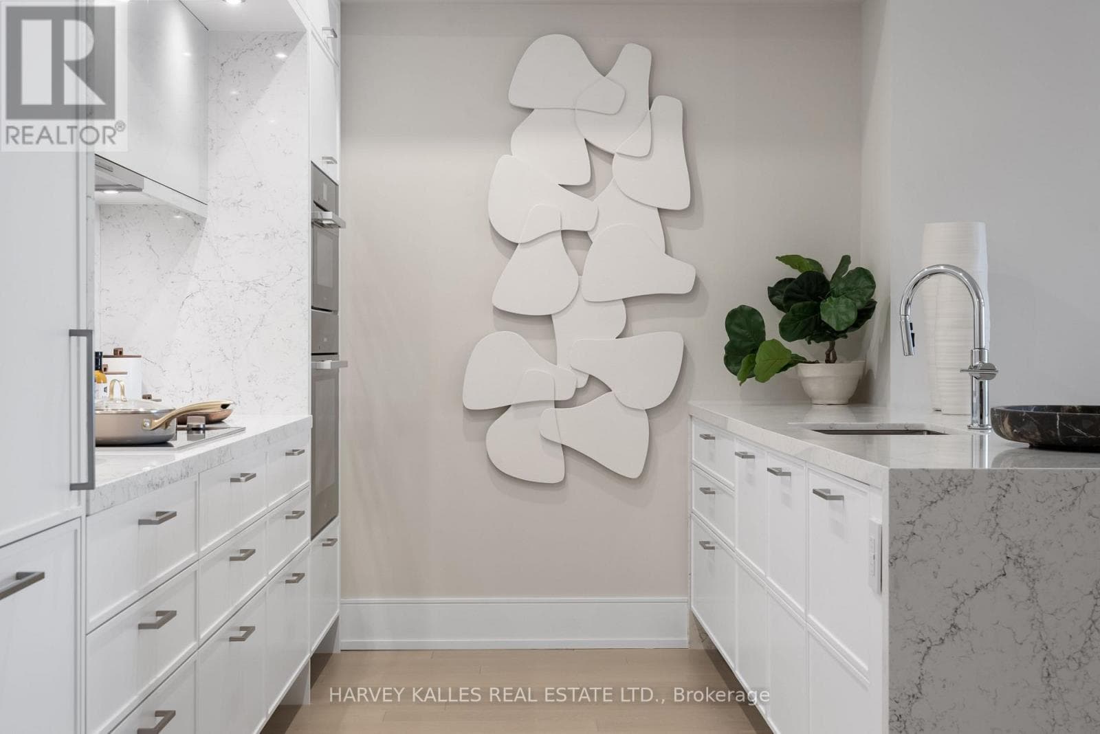 Single Family at 306- 155 Merchants' Wharf, Toronto (Waterfront Communities), Ontario - Photo 6 - RE/MAX Garden City Realty