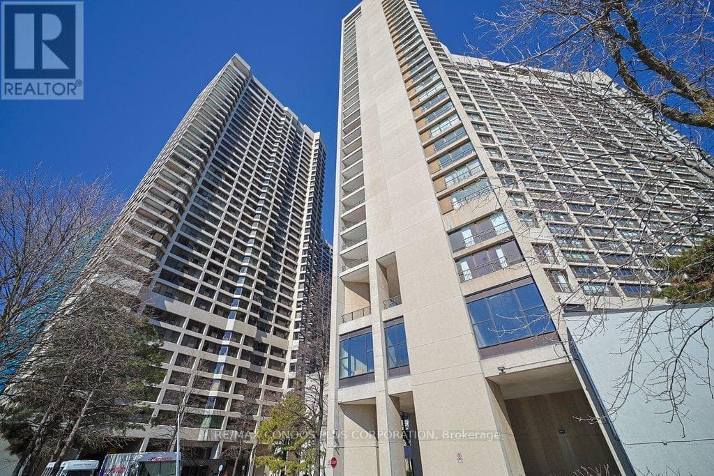 2232- 33 HARBOUR Square