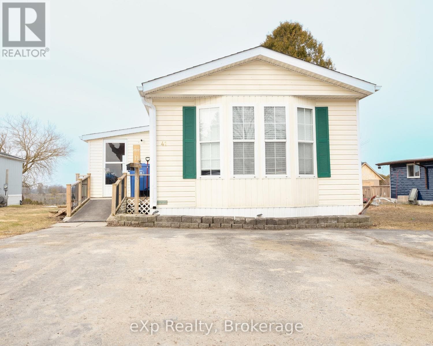 Unit 41- 302694 Douglas Street