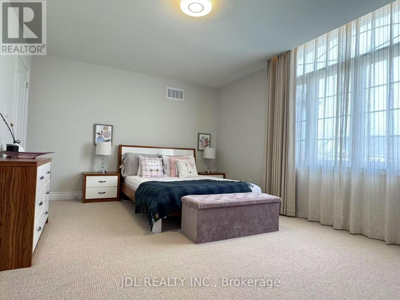Single Family at 936 Goring Circle, Newmarket (Stonehaven-Wyndham), Ontario - Photo 2 - RE/MAX Garden City Realty