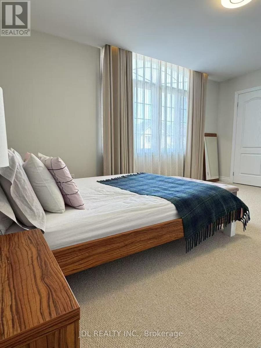 Single Family at 936 Goring Circle, Newmarket (Stonehaven-Wyndham), Ontario - Photo 3 - RE/MAX Garden City Realty
