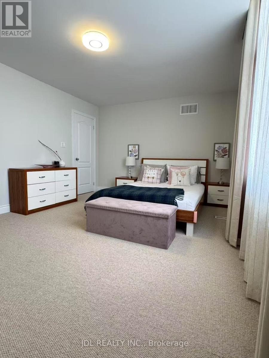 Single Family at 936 Goring Circle, Newmarket (Stonehaven-Wyndham), Ontario - Photo 4 - RE/MAX Garden City Realty