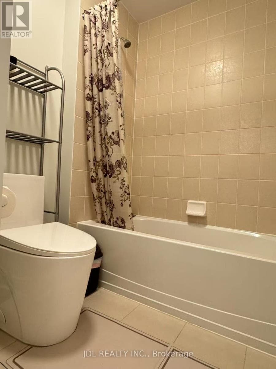 Single Family at 936 Goring Circle, Newmarket (Stonehaven-Wyndham), Ontario - Photo 5 - RE/MAX Garden City Realty