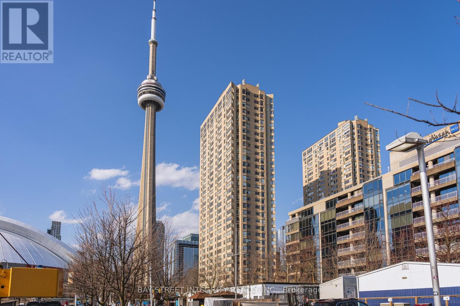 1107- 270 Queens Quay