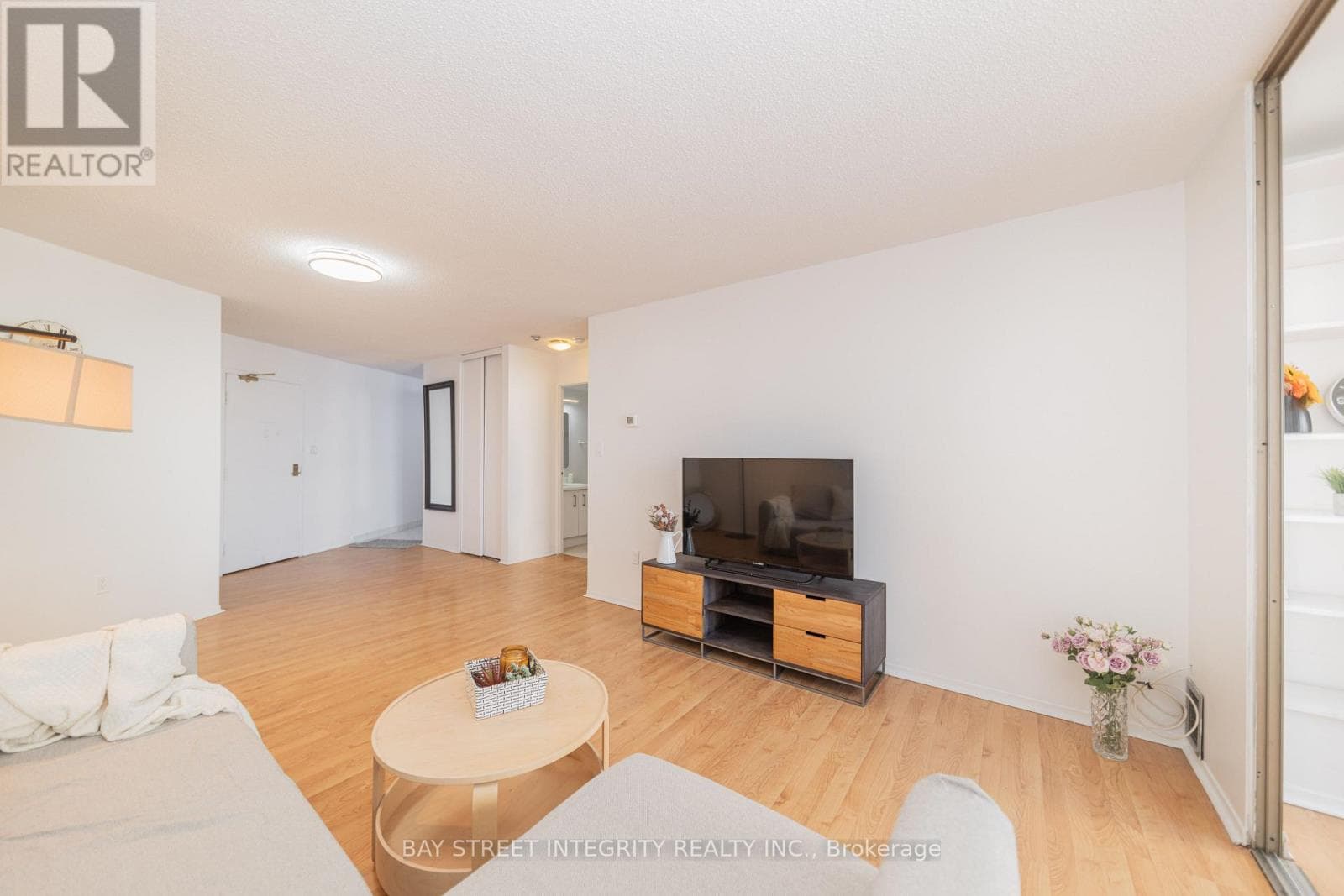 Single Family at 1107- 270 Queens Quay, Toronto (Waterfront Communities), Ontario - Photo 8 - RE/MAX Garden City Realty