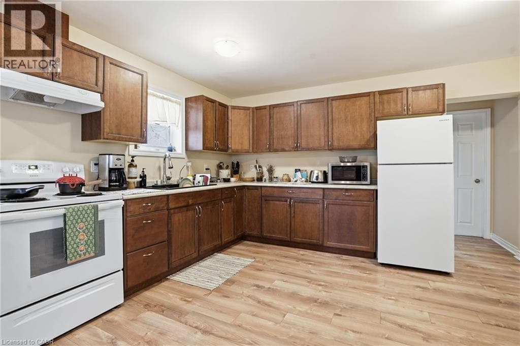 Single Family at 436 MCALPINE Avenue, Welland, Ontario - Photo 6 - RE/MAX Garden City Realty