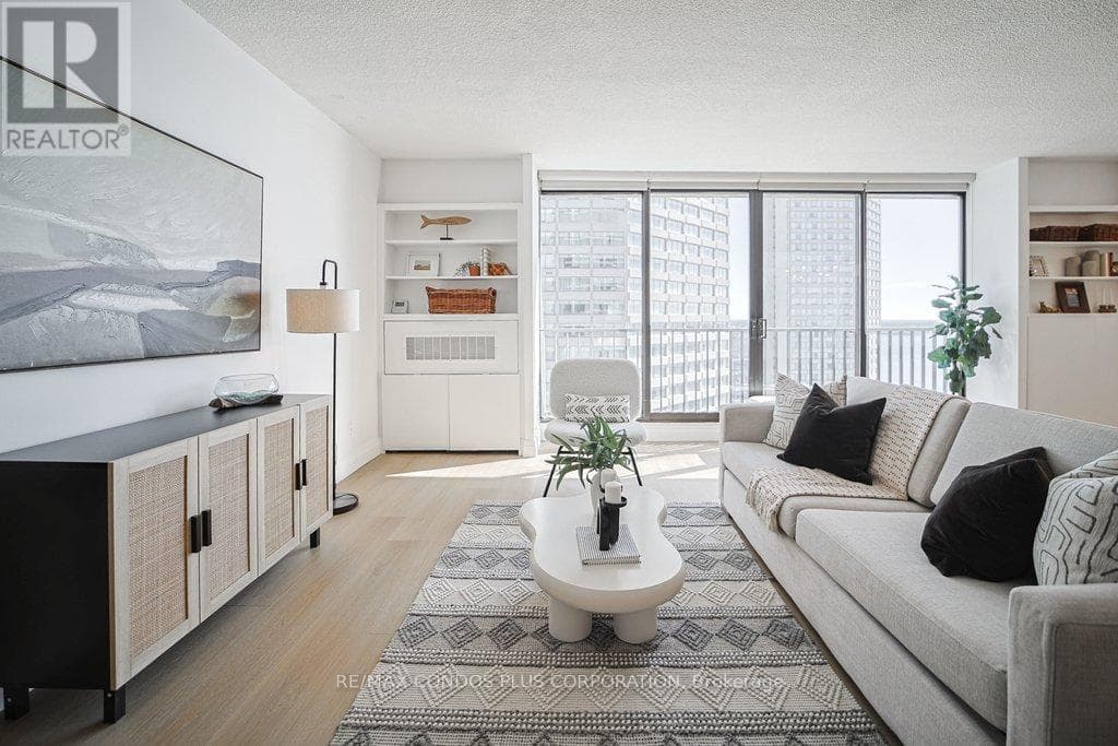 Single Family at 2232- 33 HARBOUR Square, Toronto (Waterfront Communities), Ontario - Photo 10 - RE/MAX Garden City Realty