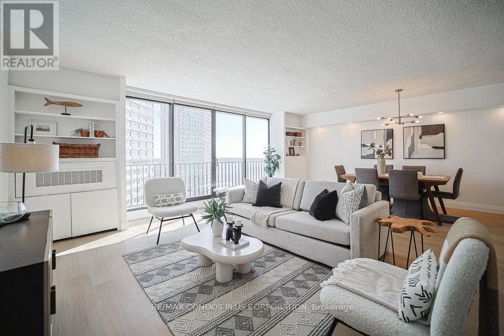 Single Family at 2232- 33 HARBOUR Square, Toronto (Waterfront Communities), Ontario - Photo 3 - RE/MAX Garden City Realty
