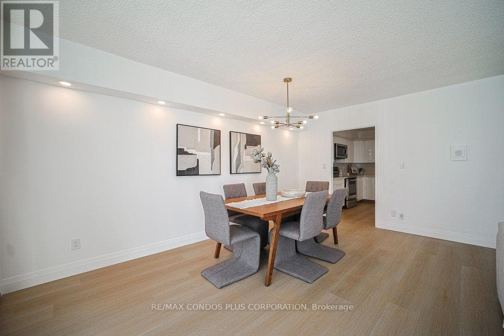 Single Family at 2232- 33 HARBOUR Square, Toronto (Waterfront Communities), Ontario - Photo 6 - RE/MAX Garden City Realty