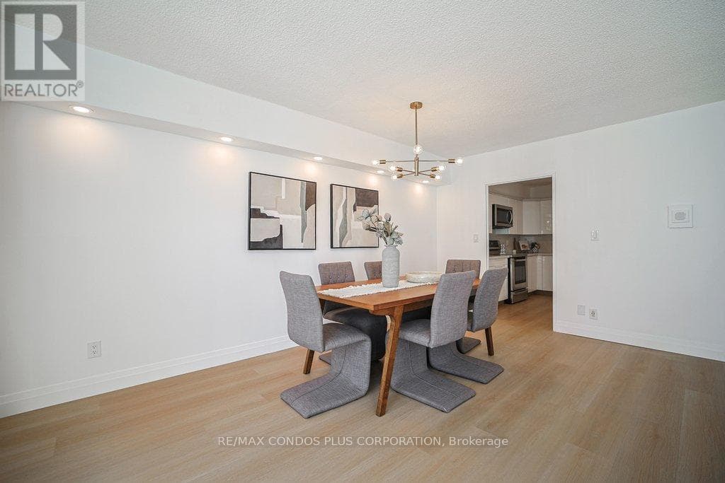 Single Family at 2232- 33 HARBOUR Square, Toronto (Waterfront Communities), Ontario - Photo 8 - RE/MAX Garden City Realty