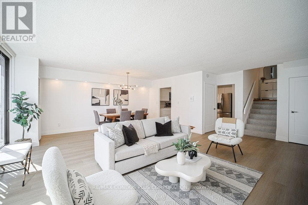 Single Family at 2232- 33 HARBOUR Square, Toronto (Waterfront Communities), Ontario - Photo 4 - RE/MAX Garden City Realty