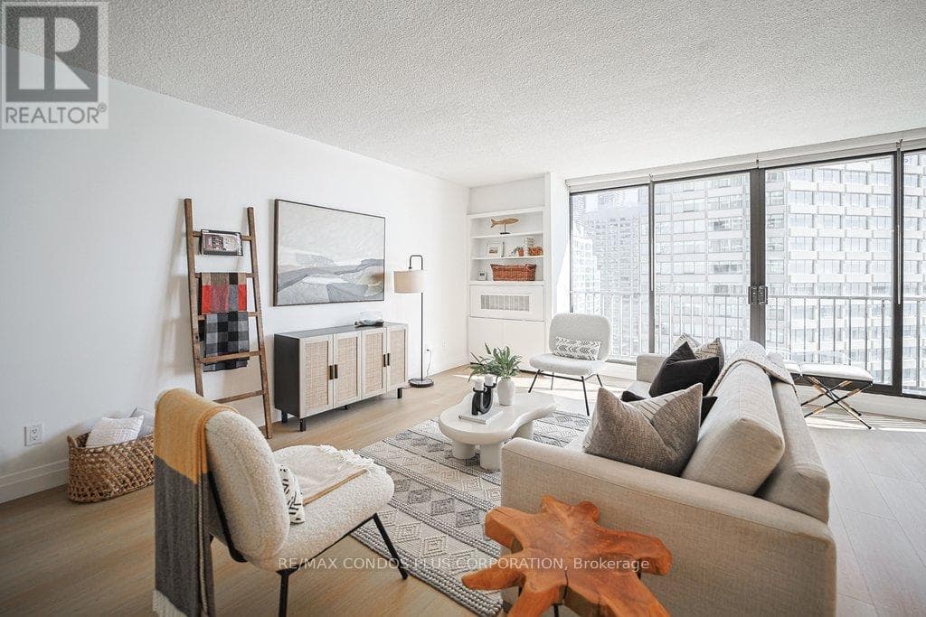 Single Family at 2232- 33 HARBOUR Square, Toronto (Waterfront Communities), Ontario - Photo 5 - RE/MAX Garden City Realty