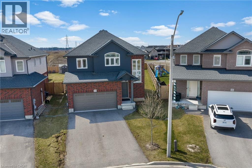 Single Family at 33 CINNAMON Street, Thorold, Ontario - Photo 3 - RE/MAX Garden City Realty