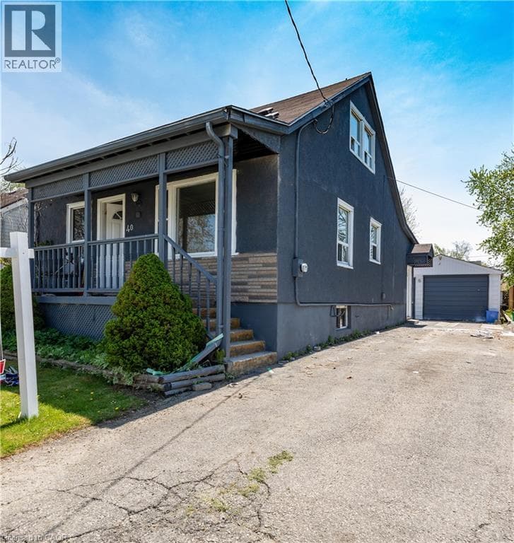 Single Family at 40 BARTLETT Street, St. Catharines, Ontario - Photo 2 - RE/MAX Garden City Realty