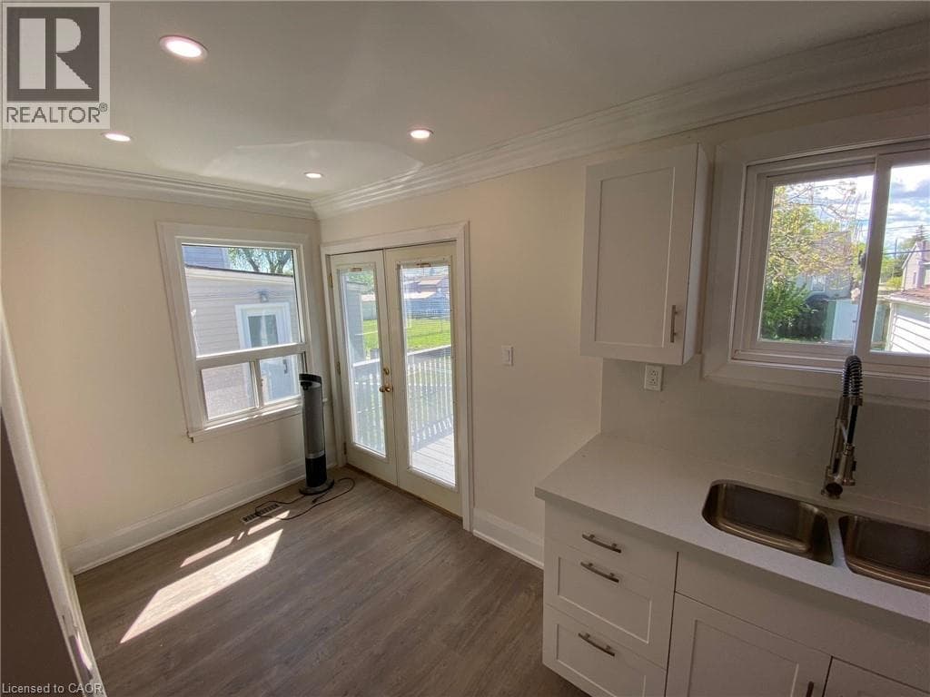 Single Family at 40 BARTLETT Street, St. Catharines, Ontario - Photo 6 - RE/MAX Garden City Realty
