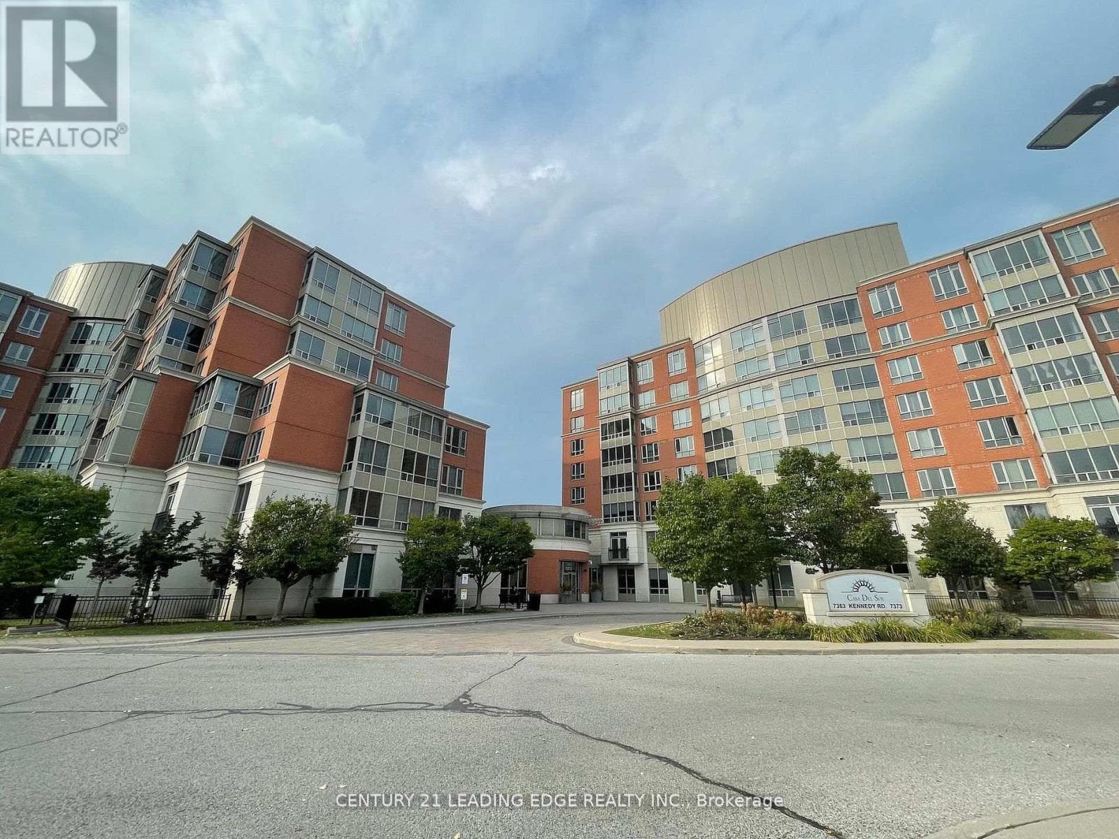502- 7373 Kennedy Road
