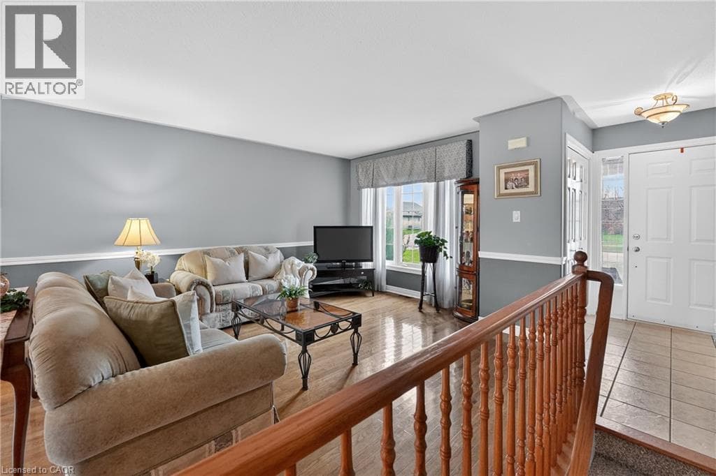 Single Family at 12 COURTNEY Crescent, Welland, Ontario - Photo 3 - RE/MAX Garden City Realty