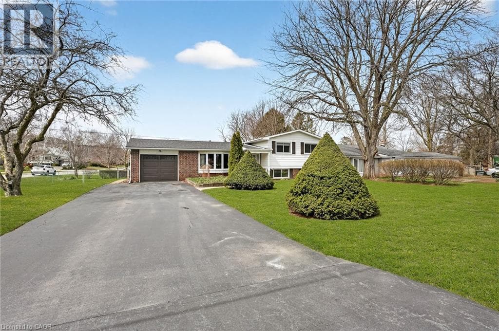 Single Family at 6 NELLES Road, Grimsby, Ontario - Photo 7 - RE/MAX Garden City Realty