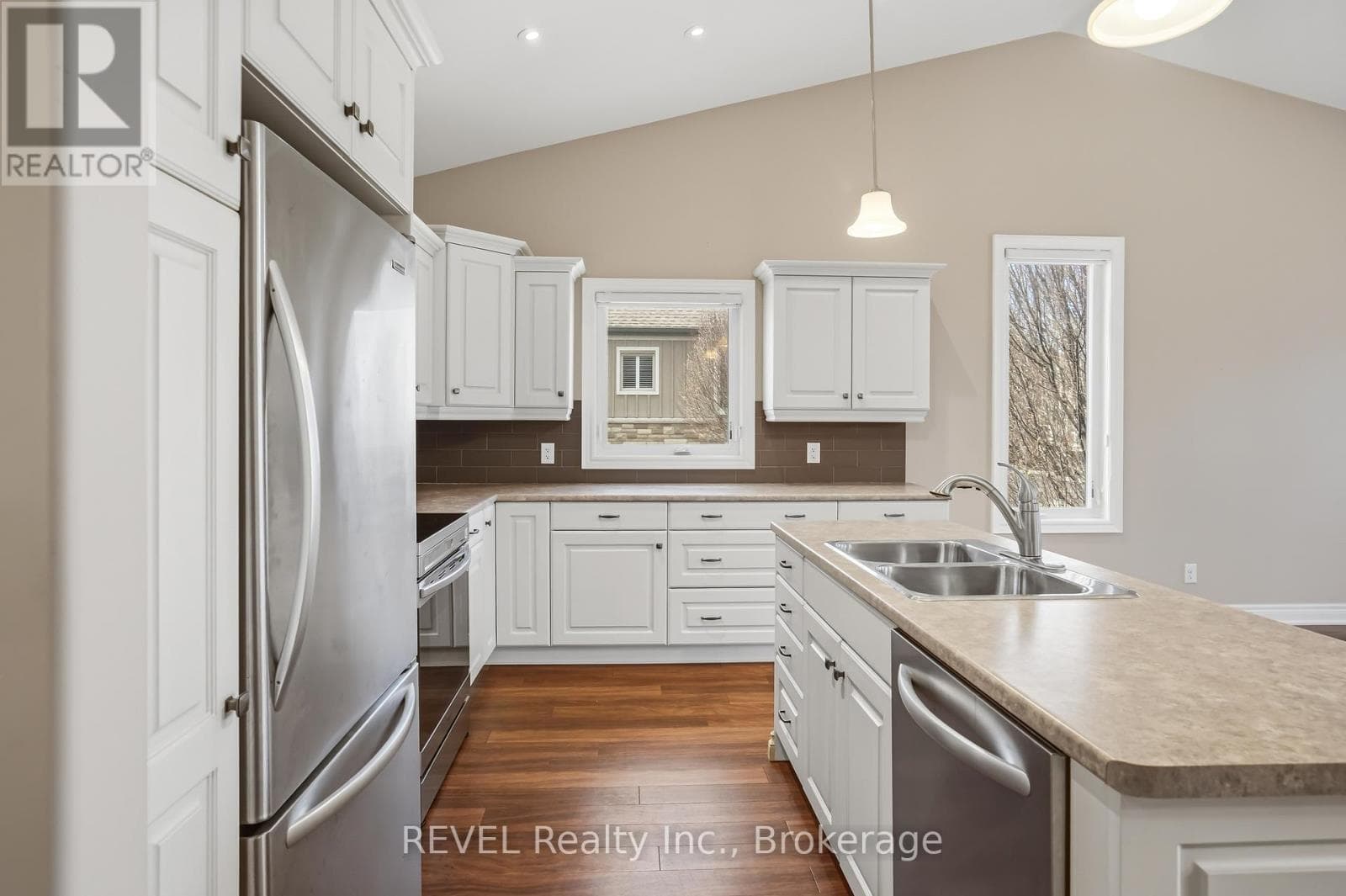 Single Family at 20 Crimson Drive, Niagara-on-the-Lake (St. Davids), Ontario - Photo 10 - RE/MAX Garden City Realty