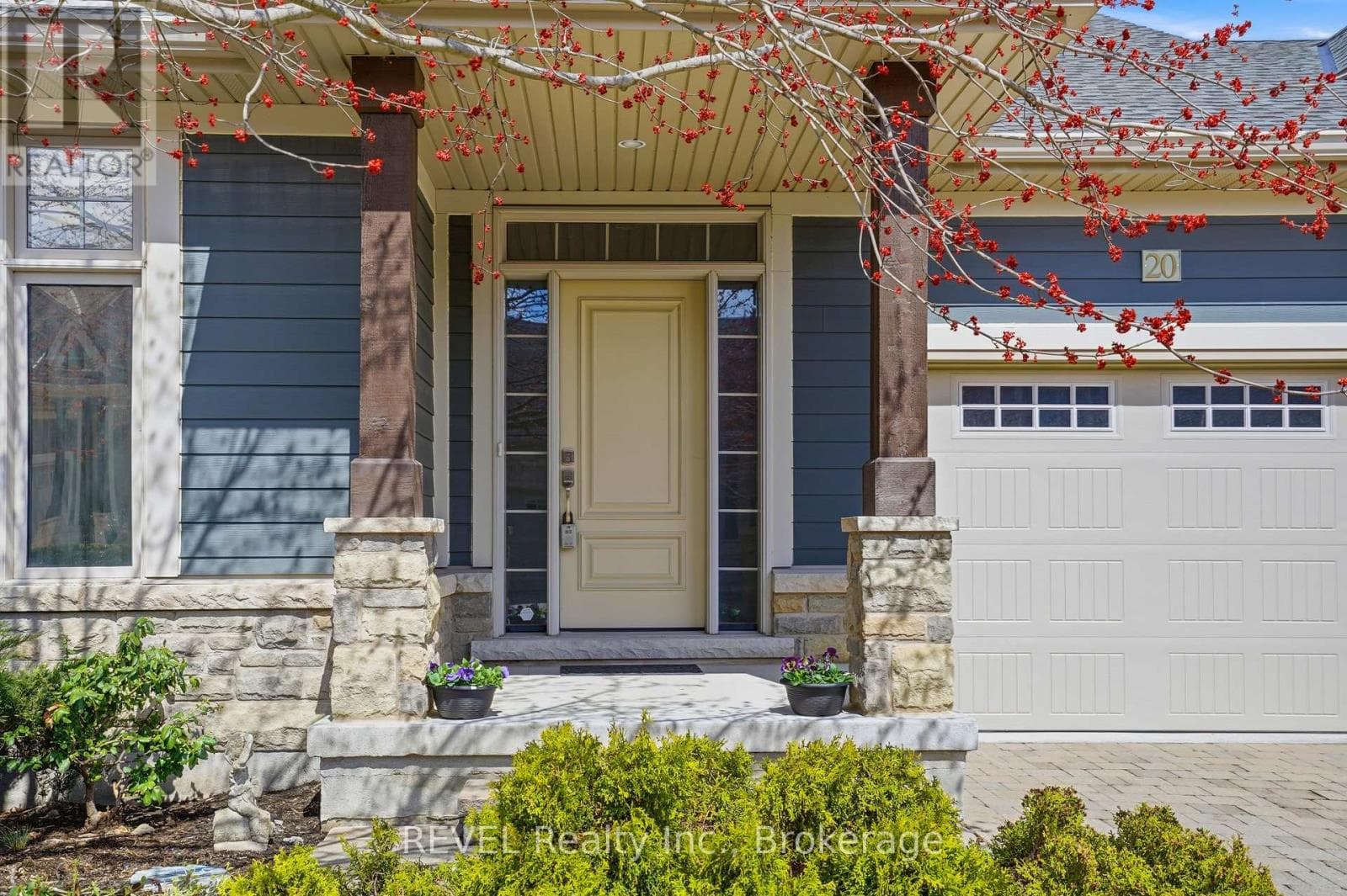 Single Family at 20 Crimson Drive, Niagara-on-the-Lake (St. Davids), Ontario - Photo 2 - RE/MAX Garden City Realty